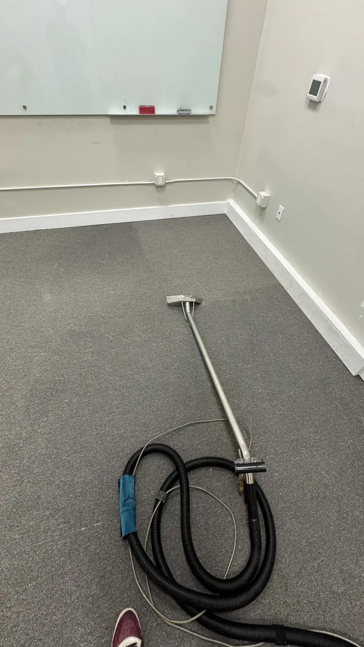 Commercial carpet wand extracting soil from office carpet in San Francisco